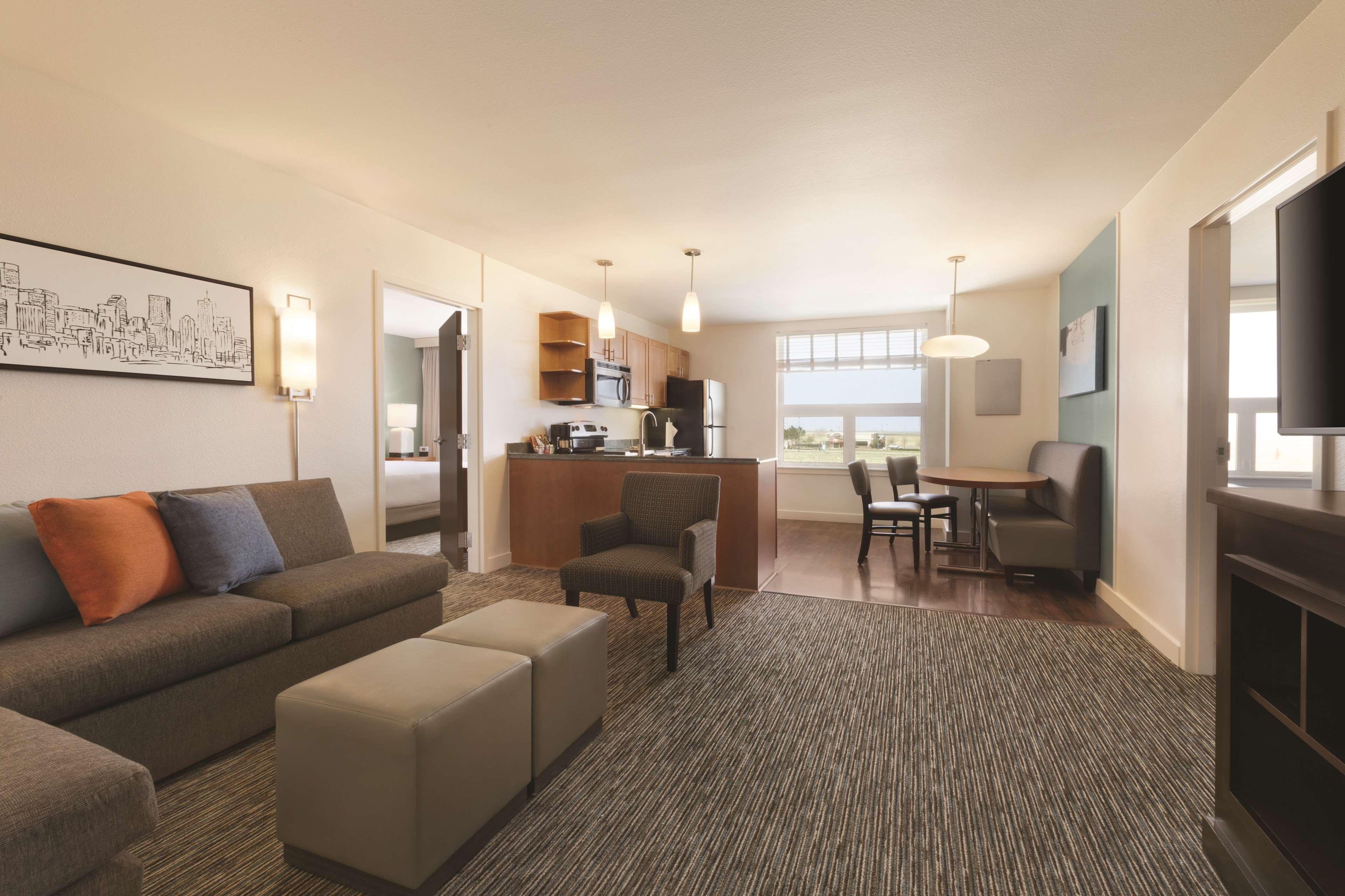 Hyatt House Denver Airport Hotel Bagian luar foto