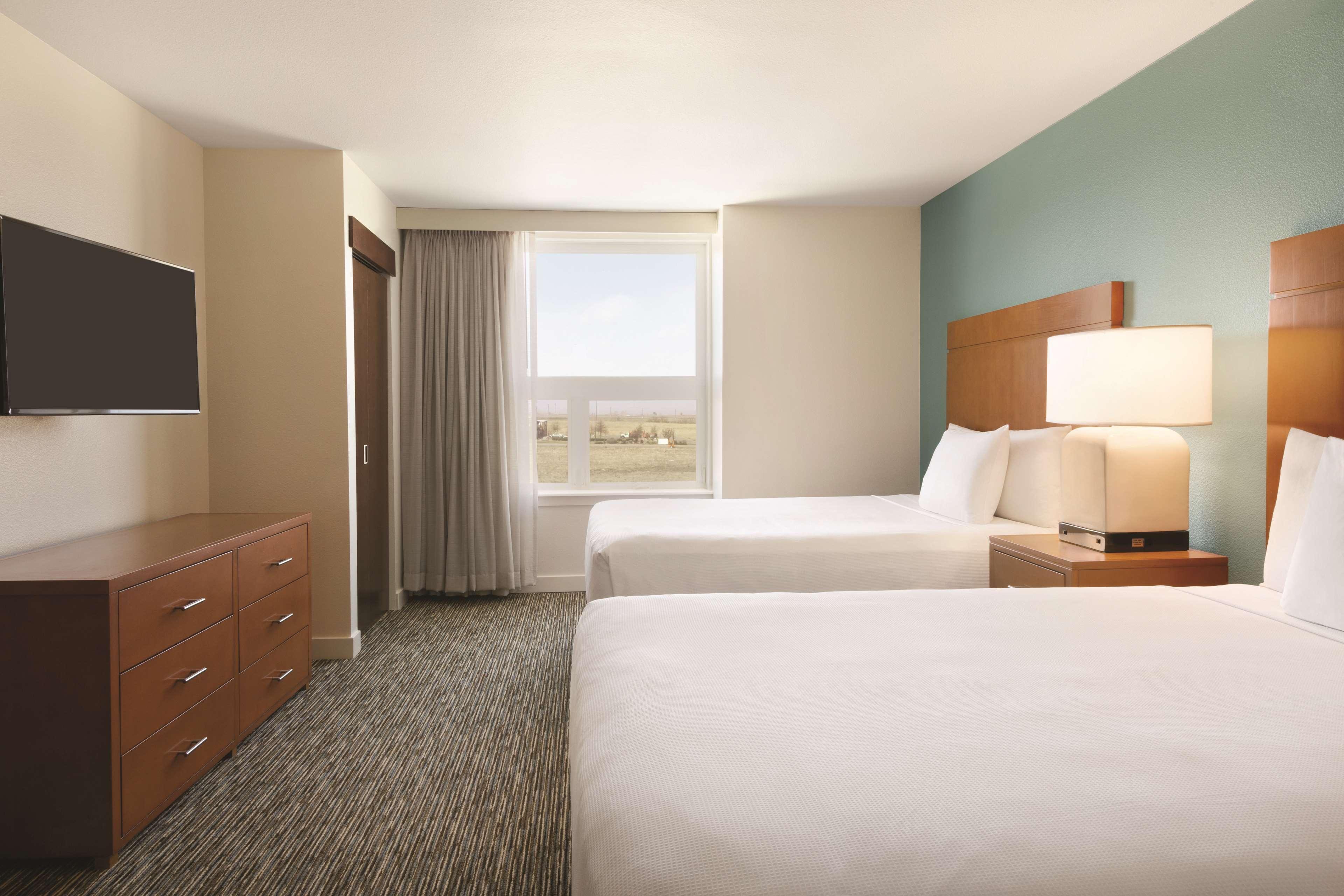 Hyatt House Denver Airport Hotel Bagian luar foto