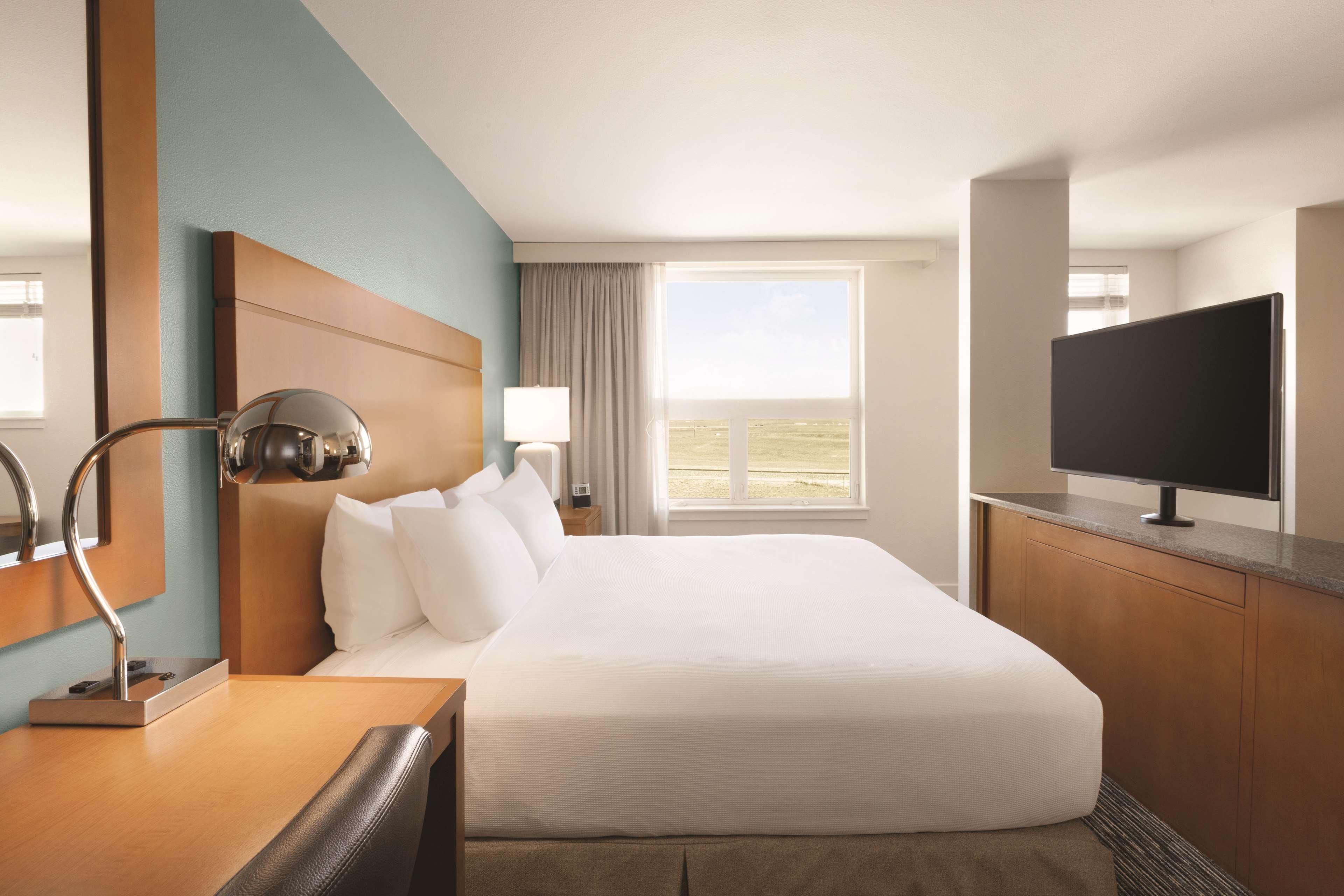 Hyatt House Denver Airport Hotel Bagian luar foto