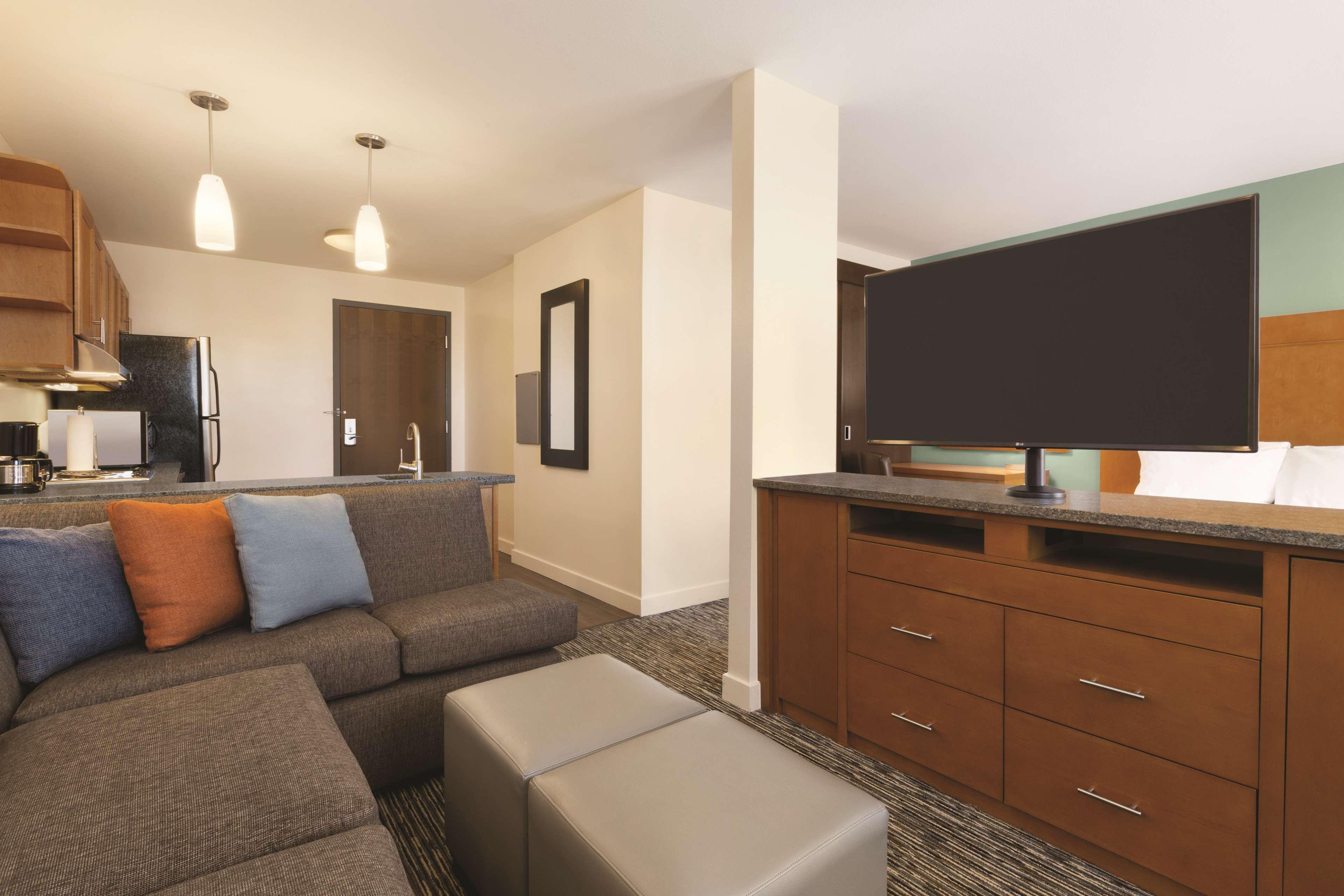 Hyatt House Denver Airport Hotel Bagian luar foto