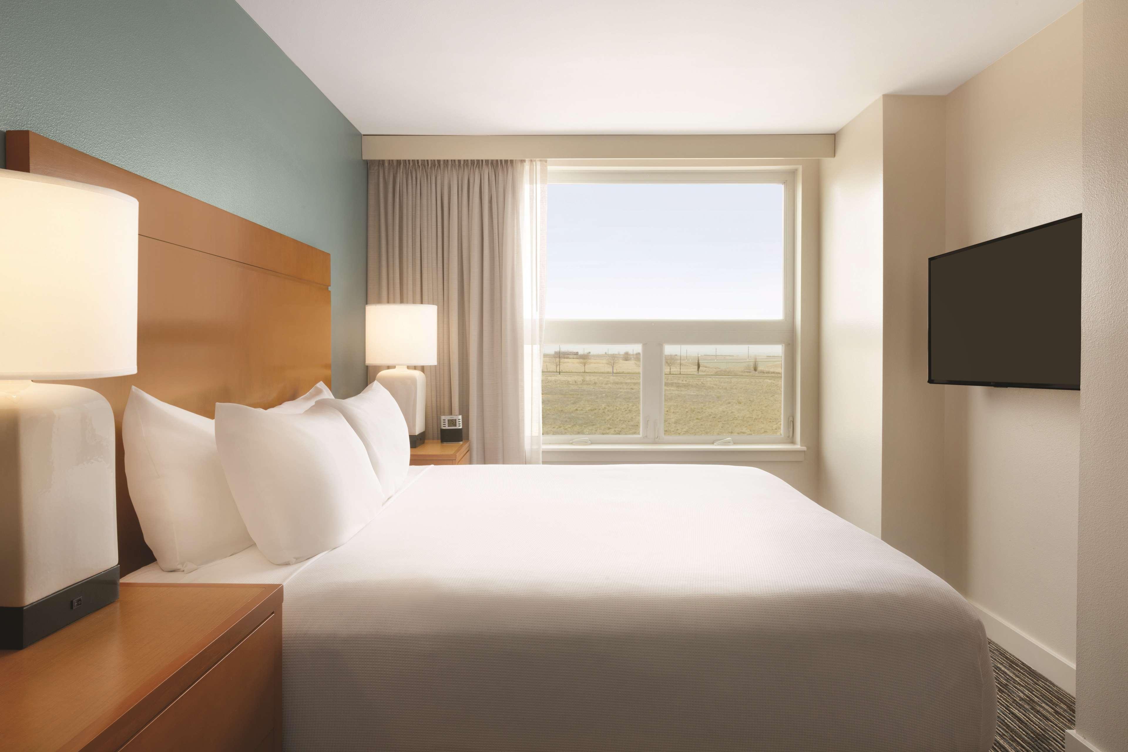 Hyatt House Denver Airport Hotel Bagian luar foto