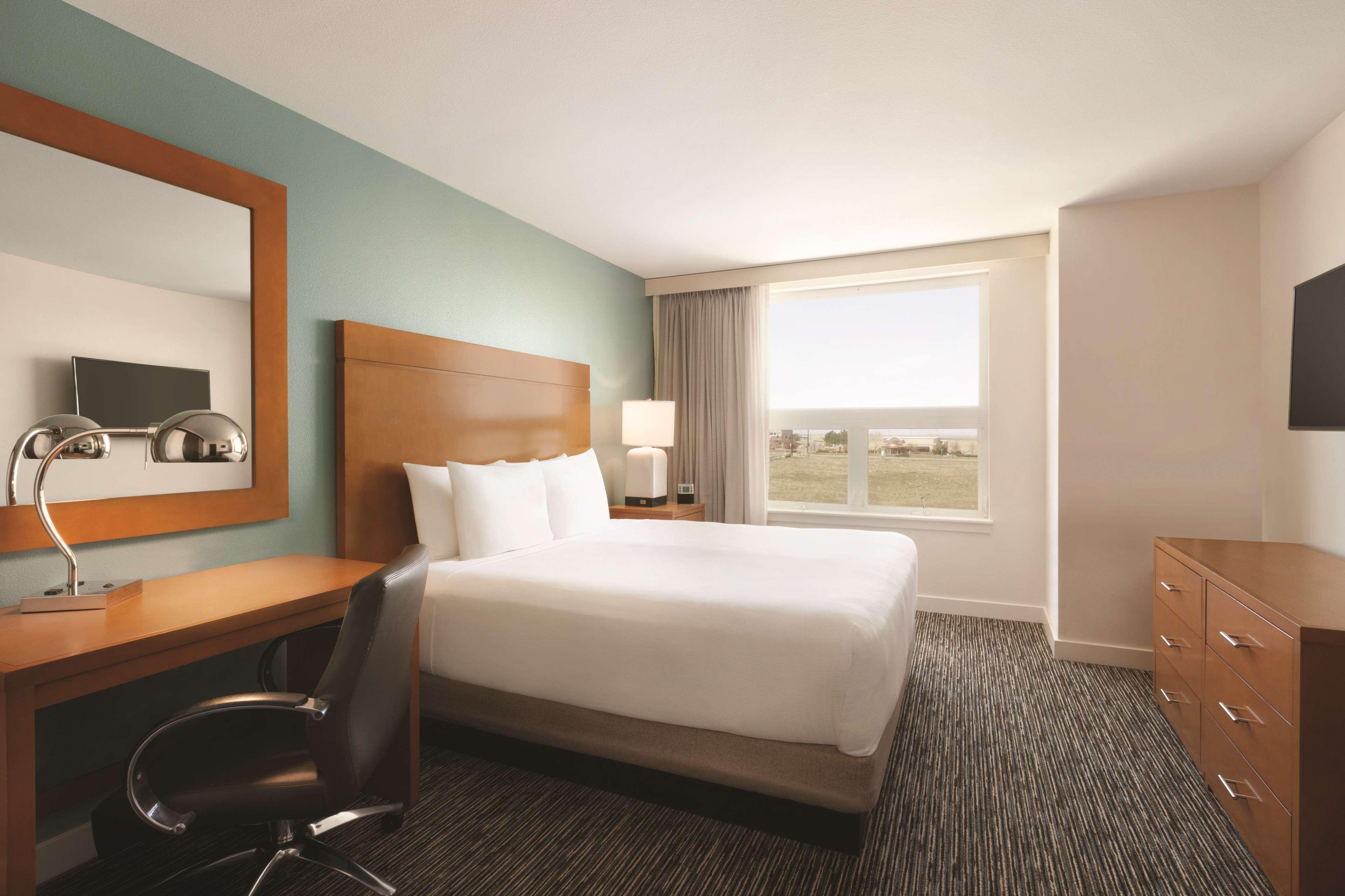 Hyatt House Denver Airport Hotel Bagian luar foto