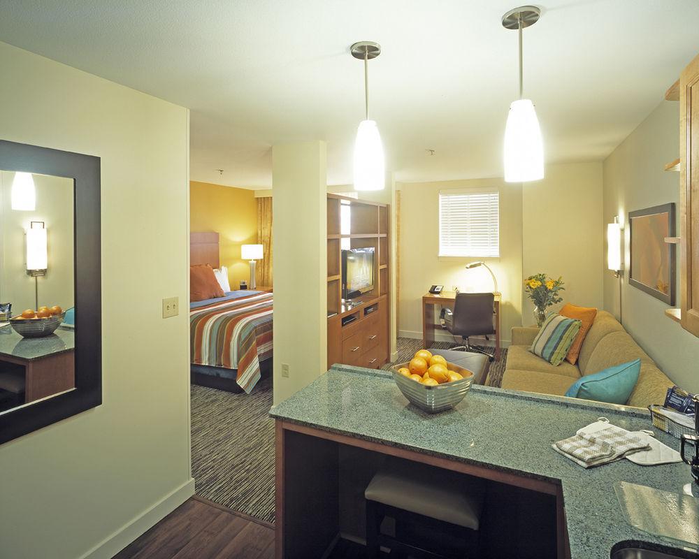 Hyatt House Denver Airport Hotel Bagian luar foto