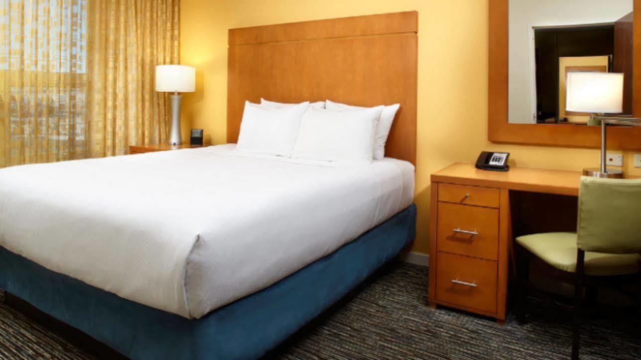 Hyatt House Denver Airport Hotel Bagian luar foto