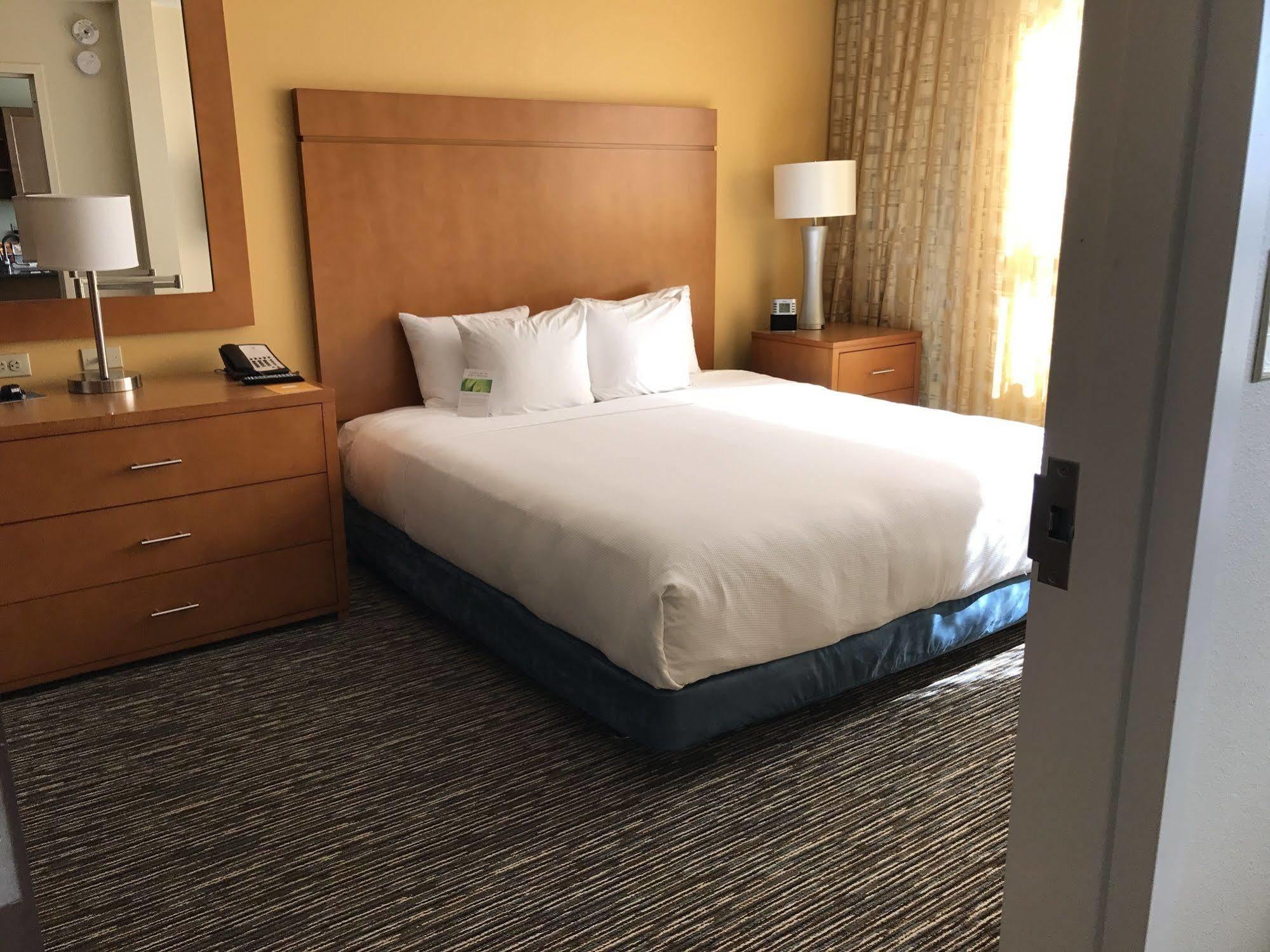 Hyatt House Denver Airport Hotel Bagian luar foto